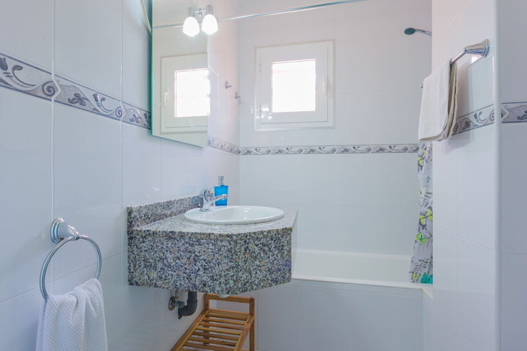 Bathroom, Apartamento Farolas B, Baleares