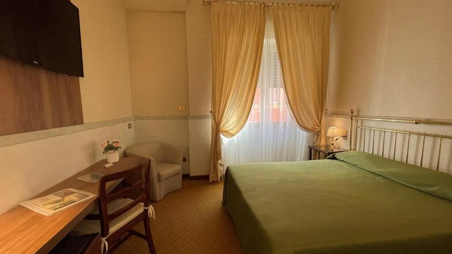 Bedroom 3, Hotel Roma, Bologna