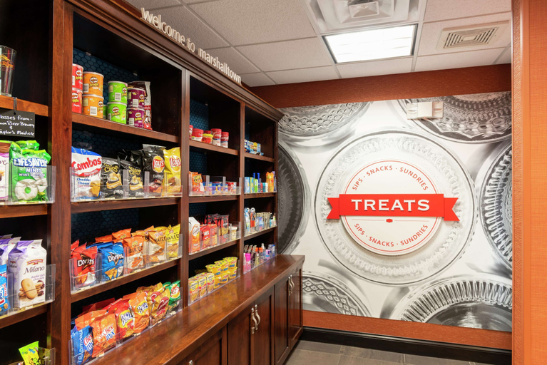 Food & Drinks 5, Hampton Inn & Suites Marshalltown, Marshall