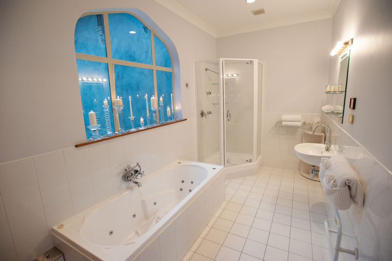 Bathroom 4, The County Hotel, Napier