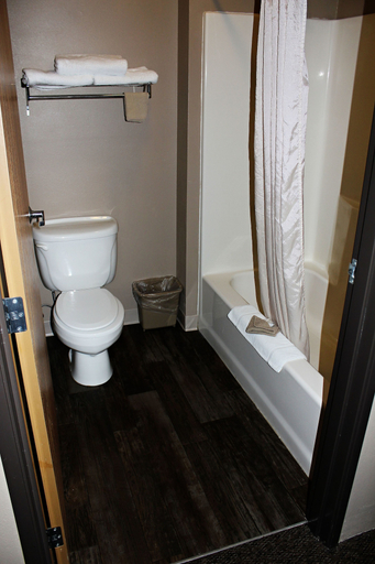 Bathroom 4, Capri Inn and Suites of Beatrice, Gage