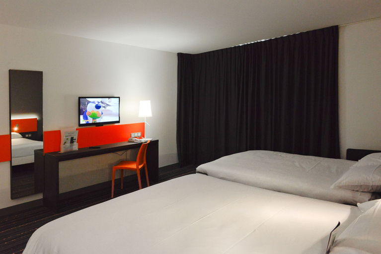 Bedroom 2, ibis Styles Caen Centre Gare, Calvados