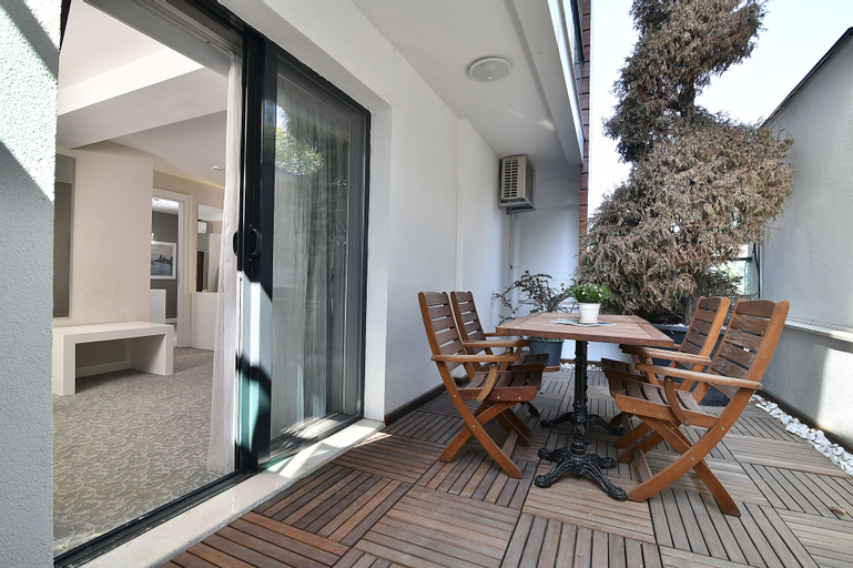Exterior & Views 5