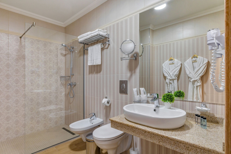 Bathroom 4, Lermont Hotel, Gelendzhik gorsovet