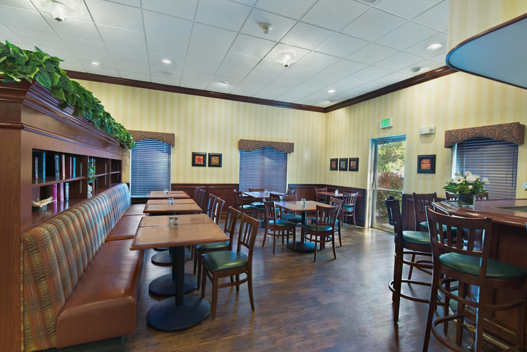 Food & Drinks 5, Oxford Suites Pendleton, Umatilla