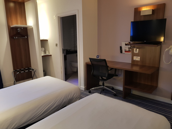 Bedroom 3, Holiday Inn Express WAKEFIELD, Wakefield