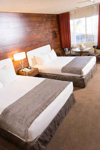 Bedroom 2, Carson Valley Motor Lodge & Suites, Douglas