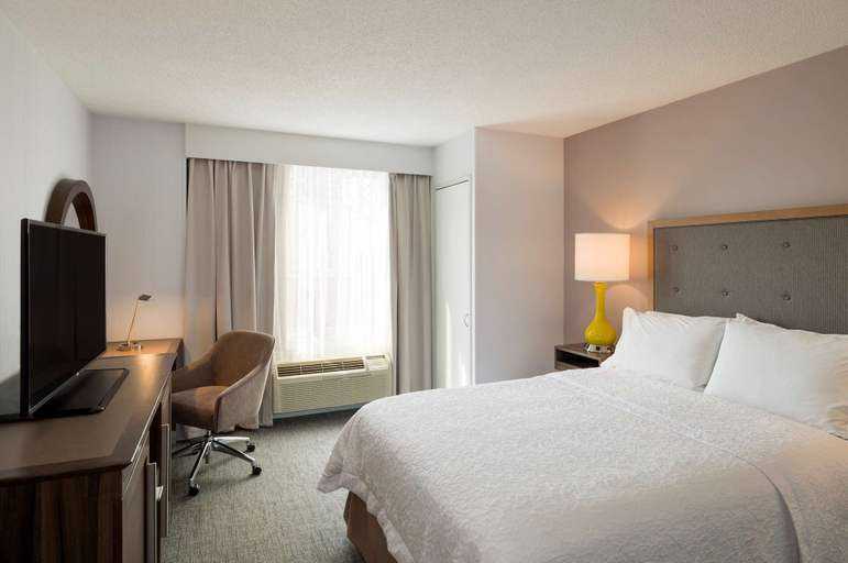 Bedroom 3, Hampton Inn Manhattan-Chelsea, New York