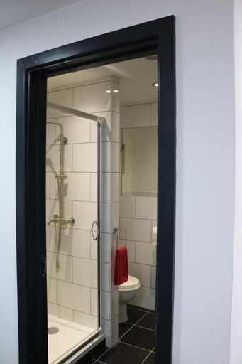 Bathroom 4, Trivelles Regency Nottingham, Nottingham