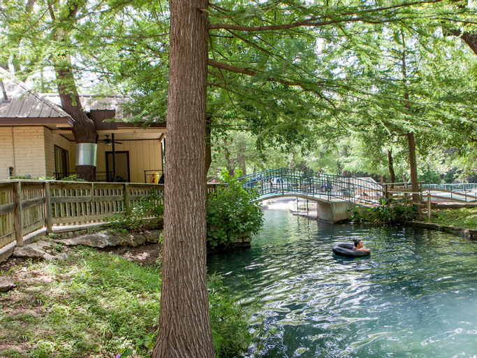 The Resort at Schlitterbahn, Comal