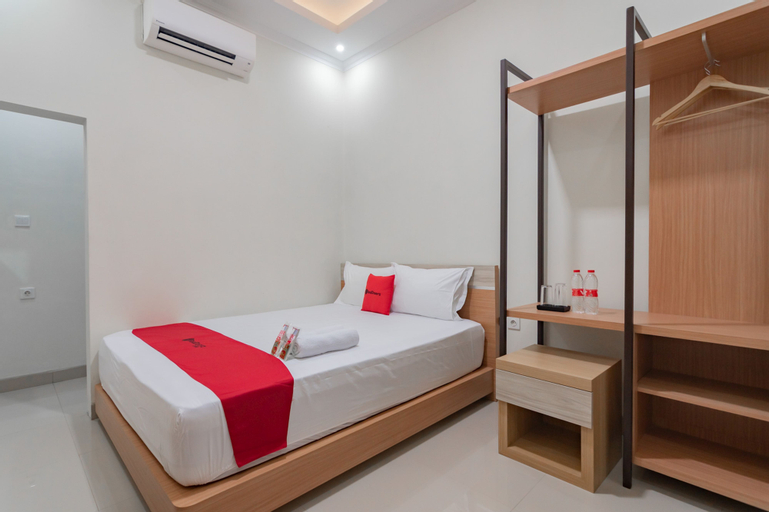 Bedroom 1, RedDoorz Syariah @ Boemi Guesthouse Tasikmalaya, Tasikmalaya
