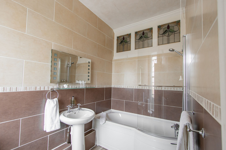 Bathroom 4, Cley Hall Hotel, Lincolnshire