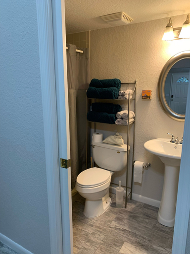 Bathroom 3, Nature Coast Inn and Cottages, Levy