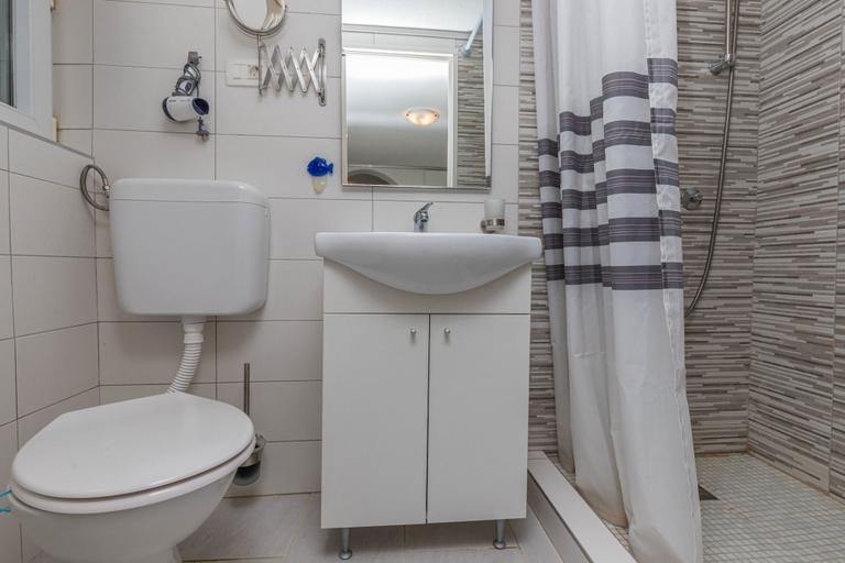 Bathroom 4, Villa Stingray, Vinodolska