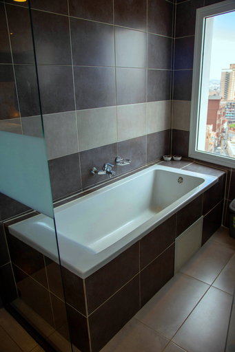 Bathroom 4, Hôtel La Villette, Analamanga
