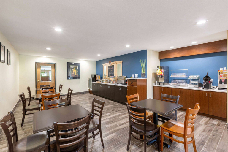 Food & Drinks 5, AmericInn by Wyndham Jefferson, Jefferson