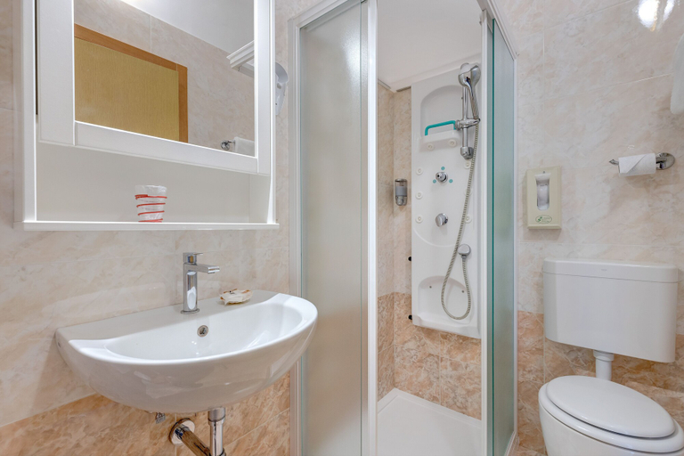 Bathroom 5, Hotel Napoleon, Venezia