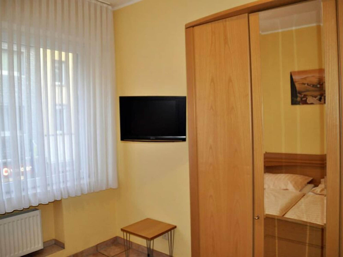 Bedroom 4, Hotel Brühler Hof, Rhein-Erft-Kreis