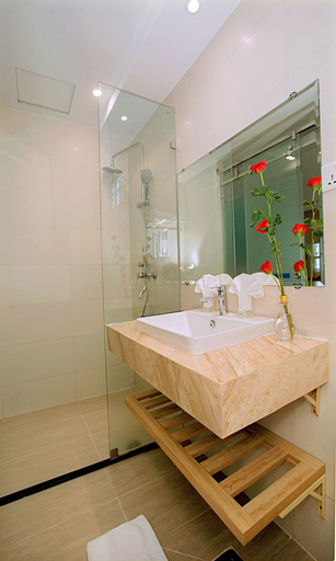 Bathroom 5, Royal HPM Hotel, Nha Trang