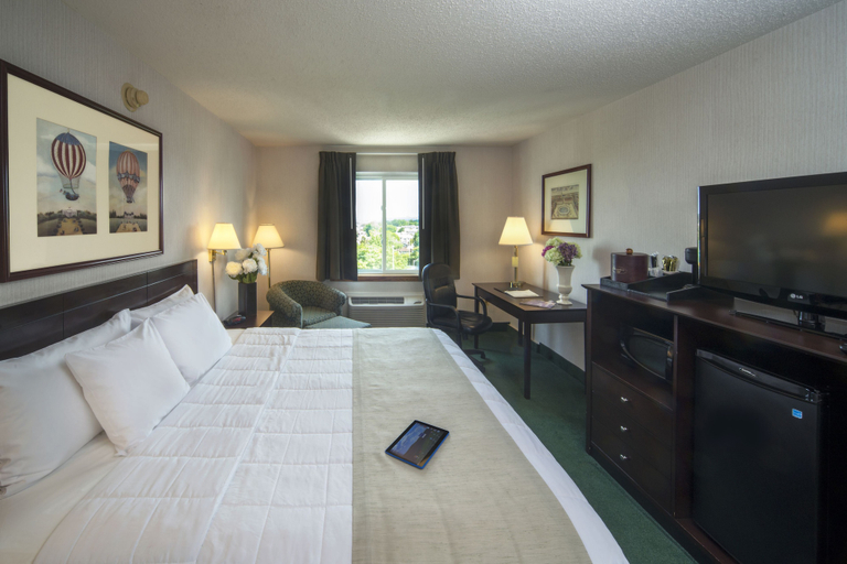 Bedroom 3, Meadowlands Plaza Hotel, Secaucus