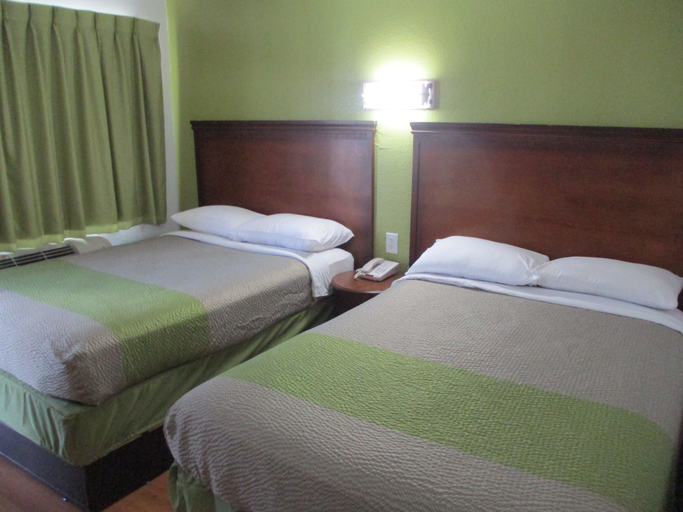 Bedroom 3, Motel 6 Meridian, MS, Lauderdale