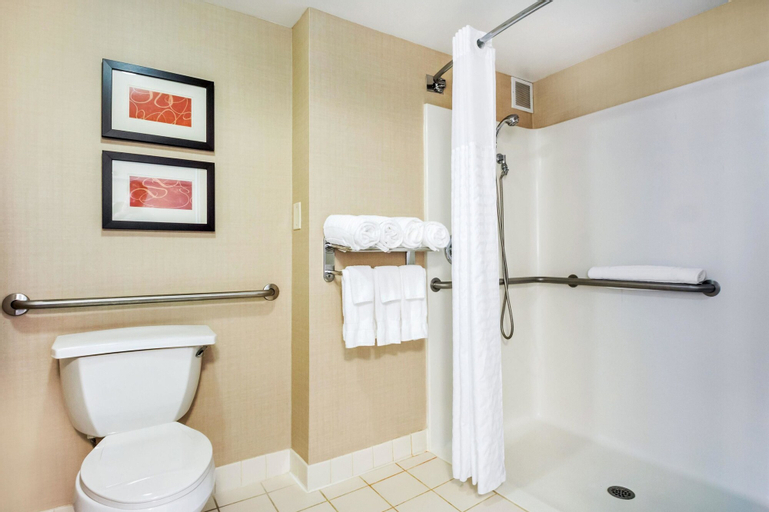 Bedroom 4, Comfort Suites at Woodbridge, Union