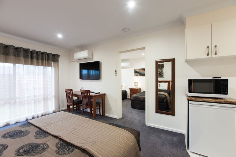 Bedroom 3, Addison Motor Inn, Shepparton