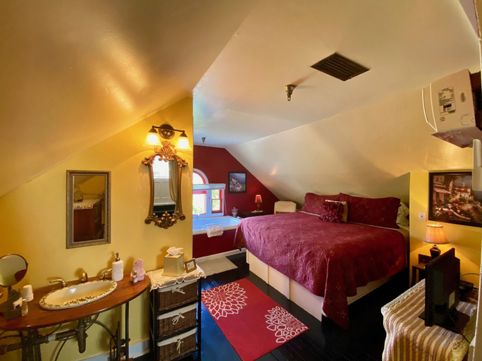 Bedroom 3, Penny Farthing Inn, Saint Johns