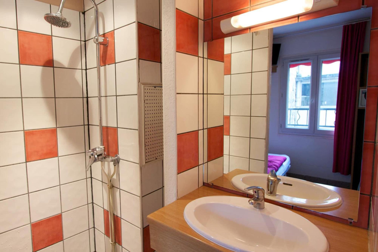 Bathroom 5, Auberge Internationale des Jeunes - Hostel, Paris