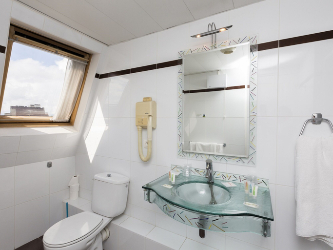 Bathroom 4, Hotel Viator Paris - Gare de Lyon, Paris
