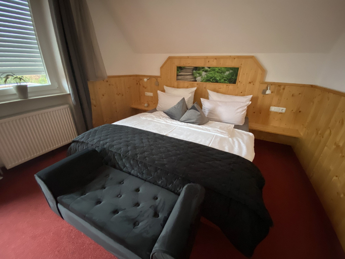 Bedroom 4, Hotel Wilder Mann Ristorante Pizzeria Lo Scoglio, Ansbach
