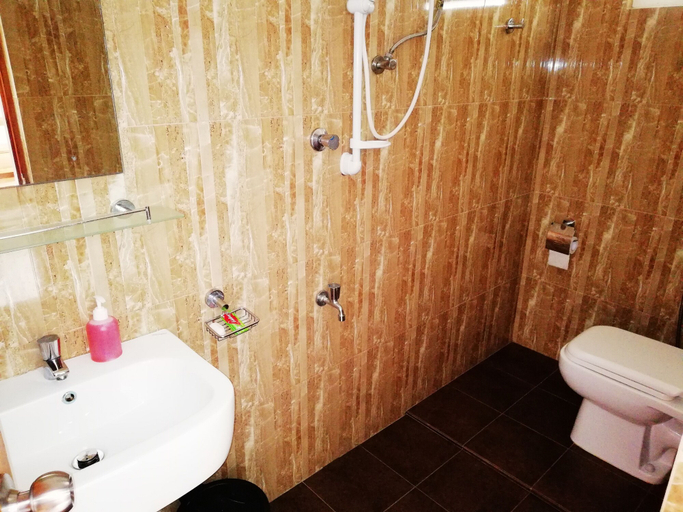 Bathroom 5, Rajarata Family Resort, N. Palatha Central