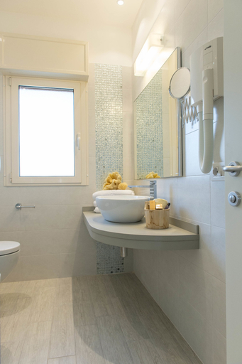 Bathroom 5, Hotel Luxor, Ravenna