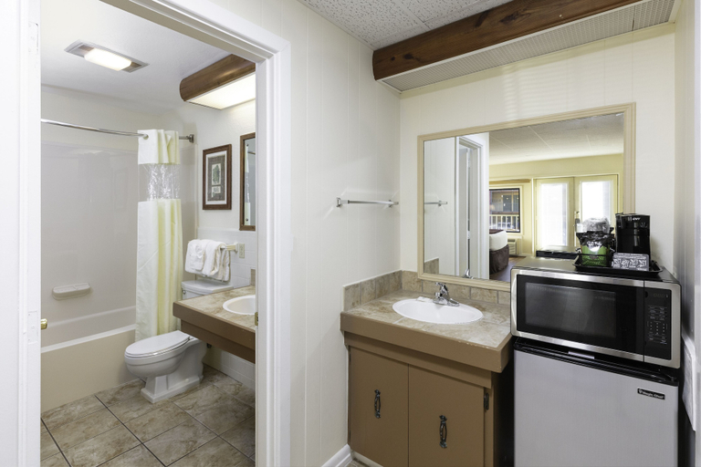 Bathroom 3, River Terrace Resort & Convention Center, Sevier