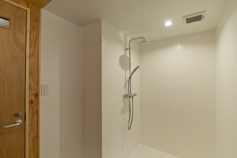 Bathroom 4, Hanare, Taitō