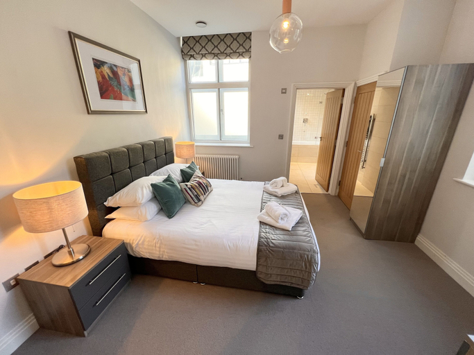 Bedroom 1, Windsor Castle Apartments, Slough