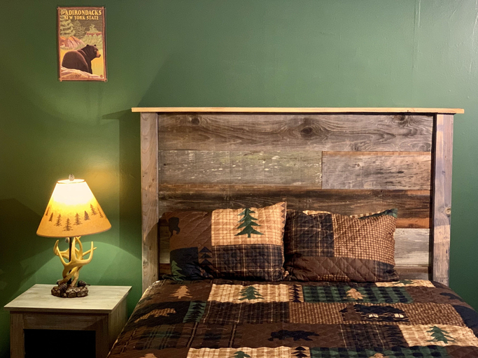 Bedroom 3, The Motel Montreal, Warren