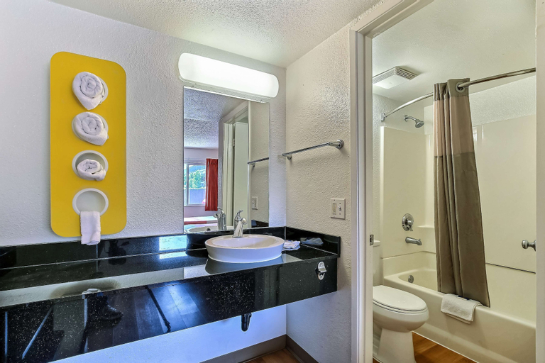 Bedroom 3, Motel 6 Pleasanton, CA, Alameda