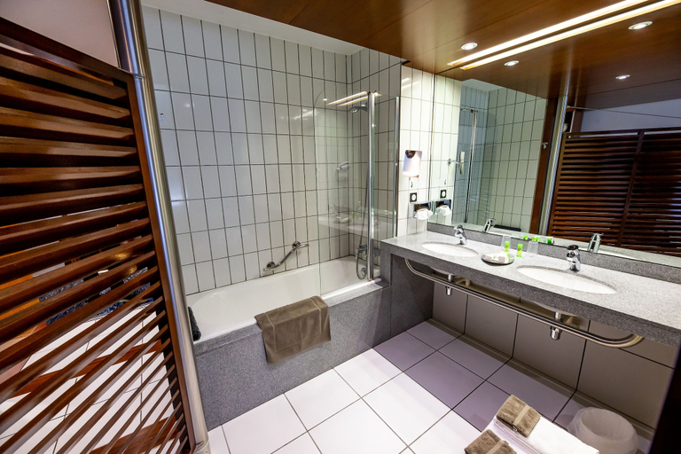 Bathroom 5, Le Grand Pavois, Seine-Maritime