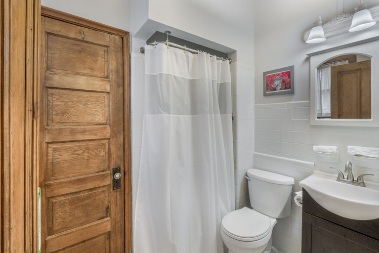 Bathroom 3, Royal Barracks Guest House, Orleans