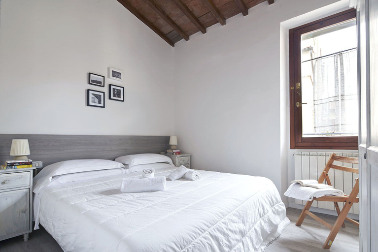Room 3, A Few Steps to The Duomo Beautiful 2BD Apt, Florence