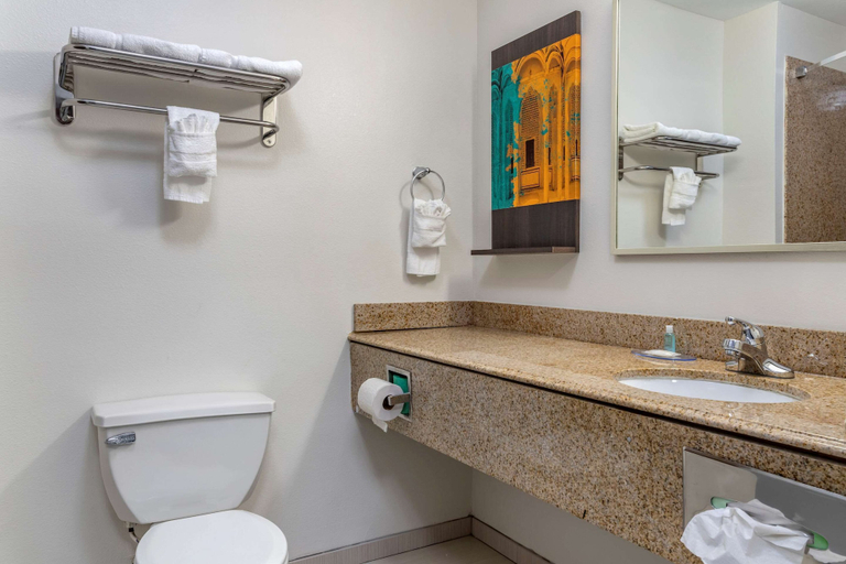 Bathroom 5, MainStay Suites Port Arthur - Beaumont South, Jefferson