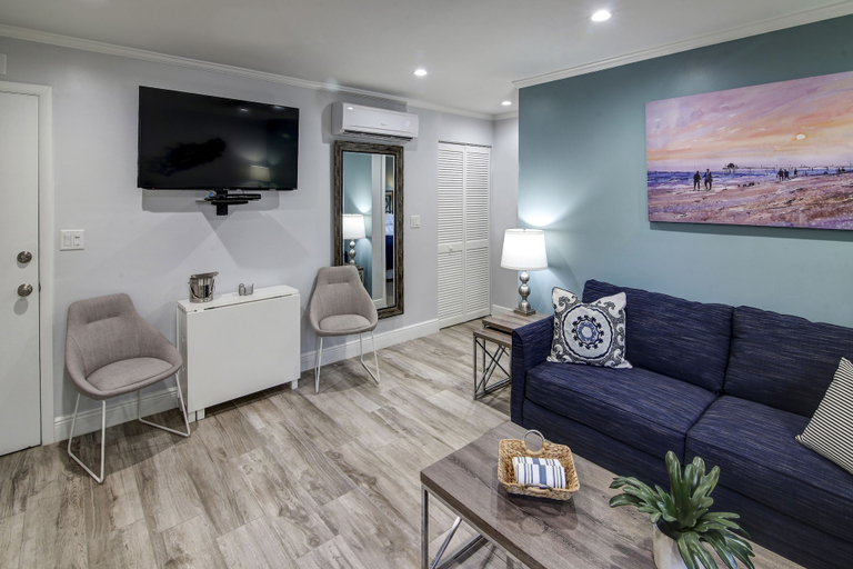 Others 5, May-Dee Suites, Broward