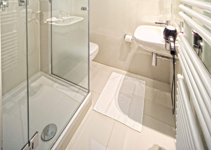 Bathroom 4, Neufchatel Belgian Hotel, Bruxelles