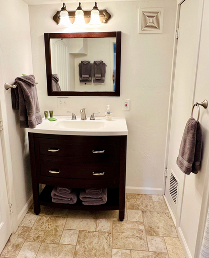 Bathroom 3, El Rancho Robles, Pinal