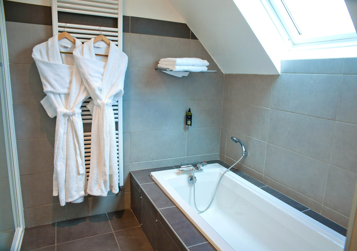 Bathroom 4, La Ferme de Bourran, Aveyron