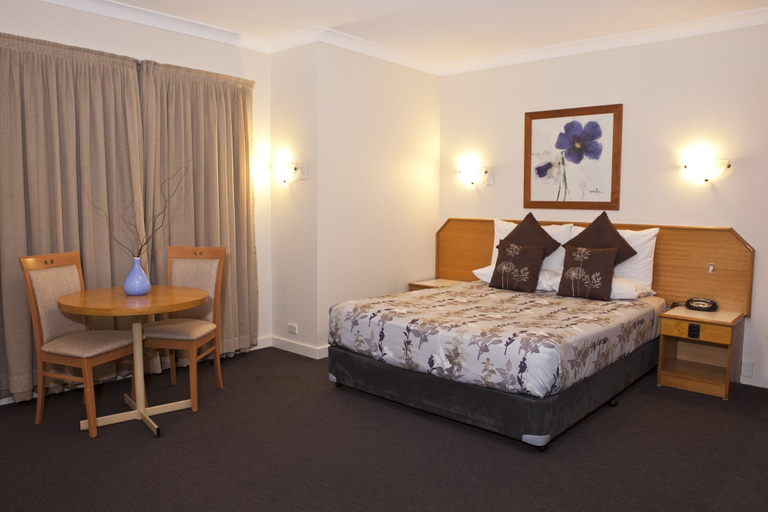 Bedroom 2, Narellan Motor Inn, Camden