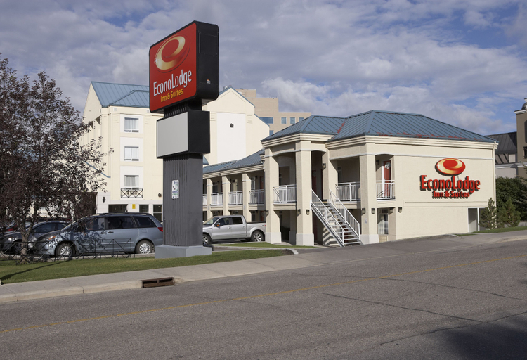 Exterior & Views 2, Econo Lodge Inn & Suites University, Division No. 6