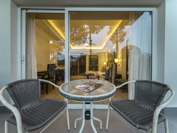 Exterior & Views 4