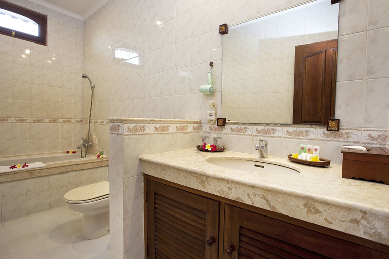 Bathroom 5, Tamukami Hotel, Denpasar